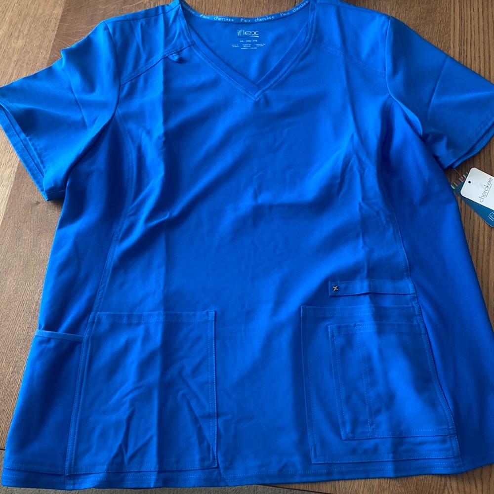 Cherokee scrub top